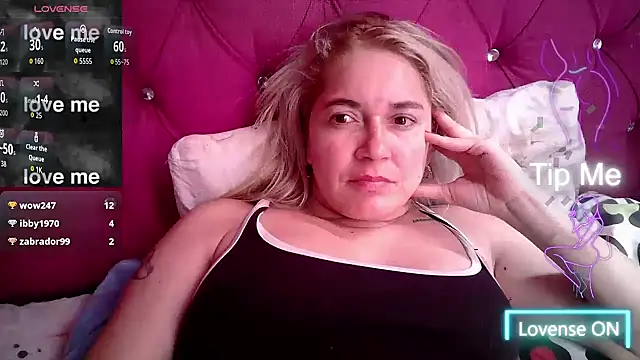 Izury Blondee online show from September 2025 07:06:02 PM