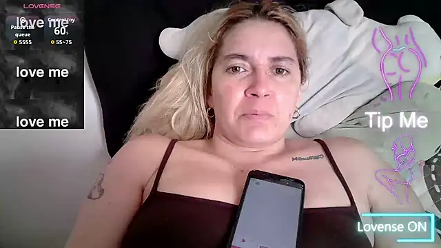 Izury Blondee online show from November 2025 06:17:01 PM