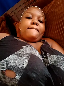 queennapal online show from April 2026 06:21:01 AM