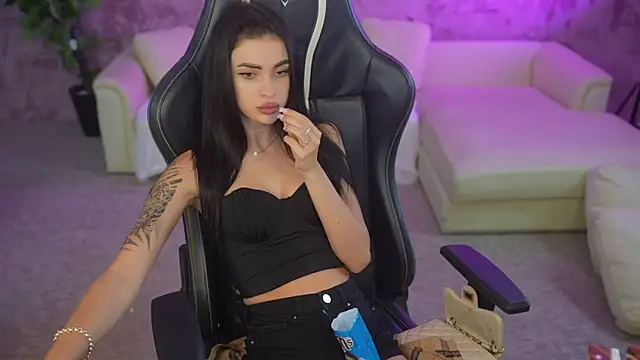 Tina Breeze online show from September 2025 02:29:02 PM