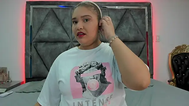 Snapshot of Danielaandximena chatting on December 2024 02:49:02 AM Danielaandximena online show from December 2024 02:49:02 AM