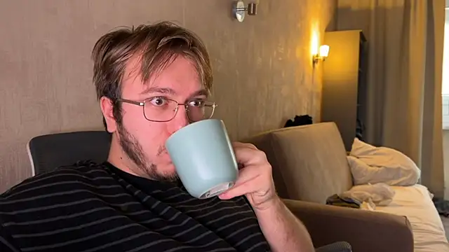 Snapshot of kiopiggy chatting on November 2025 06:45:01 AM kiopiggy online show from November 2025 06:45:01 AM