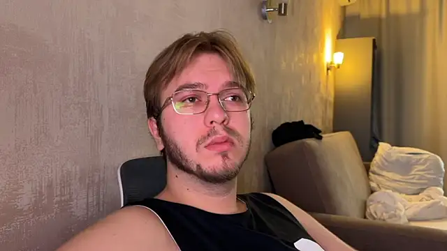 kiopiggy online show from November 2025 06:57:02 AM