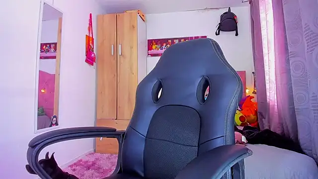 saralolo420 online show from December 2024 08:26:02 PM