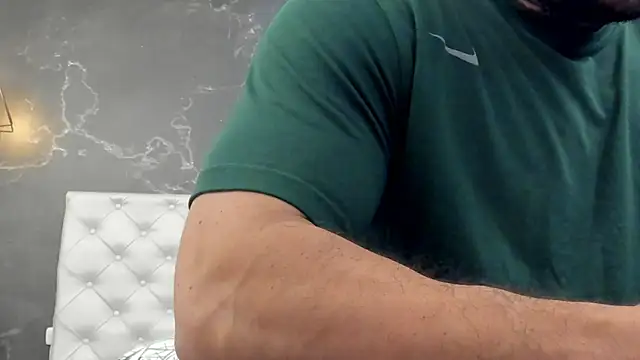 Snapshot of BruceDallas chatting on December 2024 03:04:02 AM BruceDallas online show from December 2024 03:04:02 AM