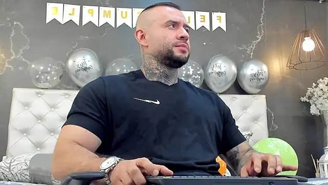 Snapshot of BruceDallas chatting on December 2024 08:57:02 PM BruceDallas online show from December 2024 08:57:02 PM