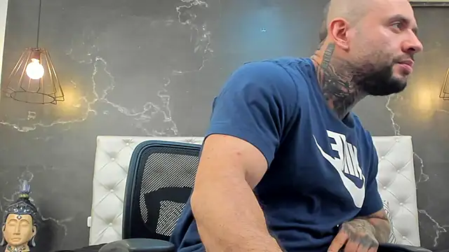 Snapshot of BruceDallas chatting on January 2025 11:33:02 PM BruceDallas online show from January 2025 11:33:02 PM