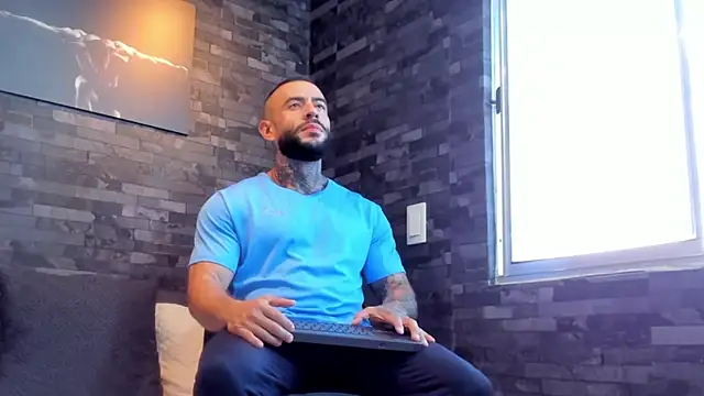 Snapshot of BruceDallas chatting on October 2025 09:44:02 PM BruceDallas online show from October 2025 09:44:02 PM