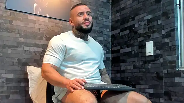 Snapshot of BruceDallas chatting on July 2026 04:07:02 AM BruceDallas online show from July 2026 04:07:02 AM