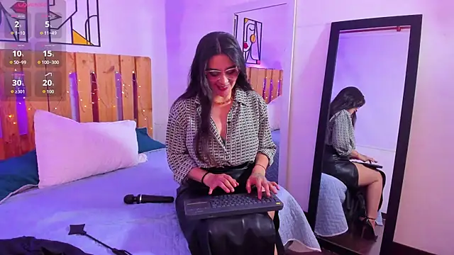 emily amaya online show from June 2026 08:12:02 PM
