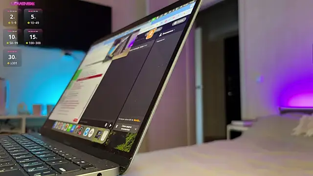 Snapshot of nikitos4you chatting on December 2024 08:23:02 AM nikitos4you online show from December 2024 08:23:02 AM