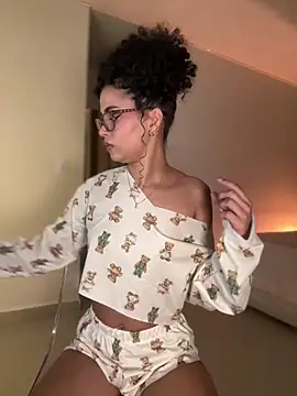 Lianh Benett online show from February 2025 04:15:01 AM