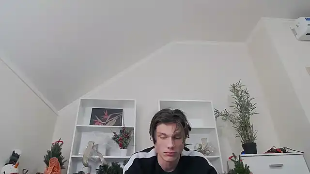 Snapshot of CalvinCay chatting on December 2024 02:19:01 AM CalvinCay online show from December 2024 02:19:01 AM