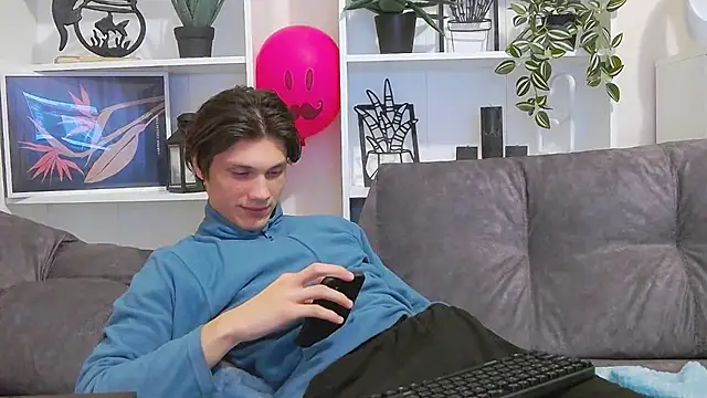 Snapshot of CalvinCay chatting on February 2025 07:52:01 PM CalvinCay online show from February 2025 07:52:01 PM