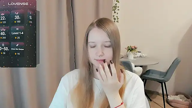 Snapshot of Alyaley chatting on November 2025 06:48:01 AM Alyaley online show from November 2025 06:48:01 AM