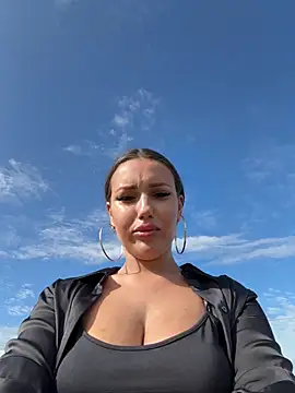 Snapshot of Syka0001 chatting on February 2025 08:37:01 AM Syka0001 online show from February 2025 08:37:01 AM