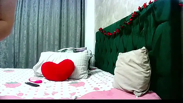 Snapshot of MikySWeet7 chatting on July 2026 07:20:02 PM MikySWeet7 online show from July 2026 07:20:02 PM