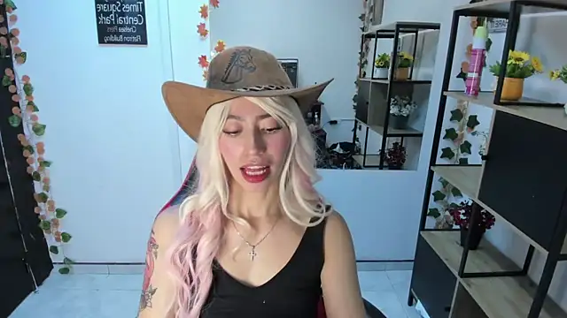 LilithCooperr  online show from November 2025 10:31:01 PM