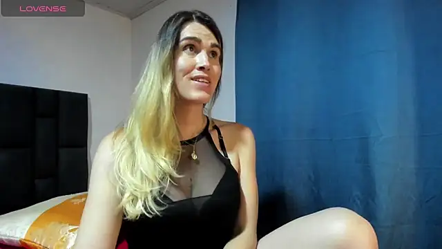 Snapshot of Aurora_doll23 chatting on October 2025 11:06:02 PM Aurora doll23 online show from October 2025 11:06:02 PM