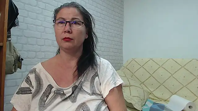 Snapshot of EmmaSquirt chatting on December 2024 06:14:02 AM EmmaSquirt online show from December 2024 06:14:02 AM