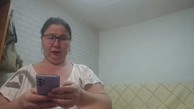 Snapshot of EmmaSquirt chatting on February 2025 07:56:01 AM EmmaSquirt online show from February 2025 07:56:01 AM