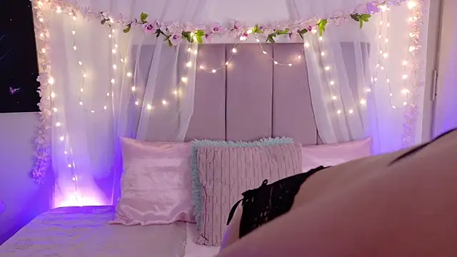 Julie Bennet online show from March 2026 04:39:01 AM