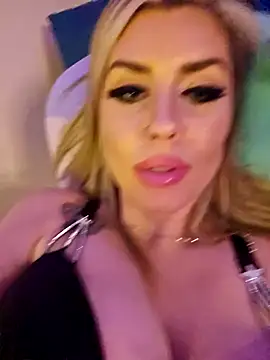 Snapshot of ellieconradxo chatting on January 2025 07:06:01 AM ellieconradxo online show from January 2025 07:06:01 AM