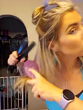 Snapshot of ellieconradxo chatting on February 2025 08:02:02 PM ellieconradxo online show from February 2025 08:02:02 PM