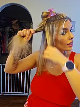 Snapshot of ellieconradxo chatting on December 2025 04:44:01 PM ellieconradxo online show from December 2025 04:44:01 PM