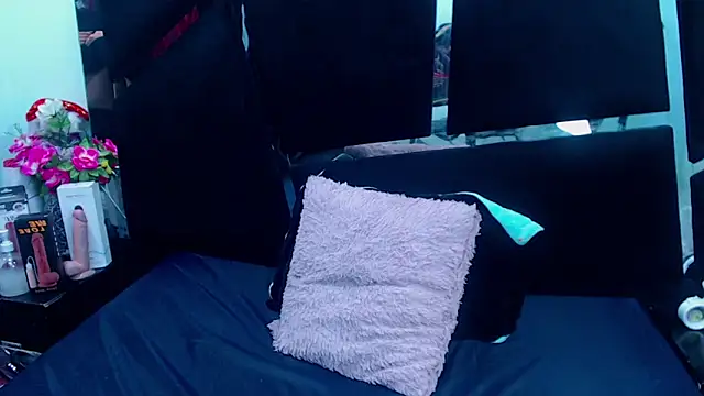 Snapshot of Cocoo_Nuth chatting on December 2024 03:03:01 AM Cocoo Nuth online show from December 2024 03:03:01 AM