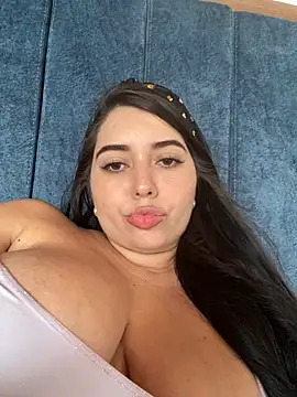 Snapshot of Tara__Sexy chatting on February 2025 09:48:01 PM Tara  Sexy online show from February 2025 09:48:01 PM