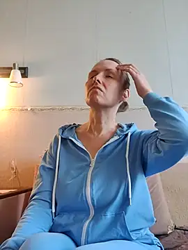 Evelina cute online show from October 2025 11:03:01 AM