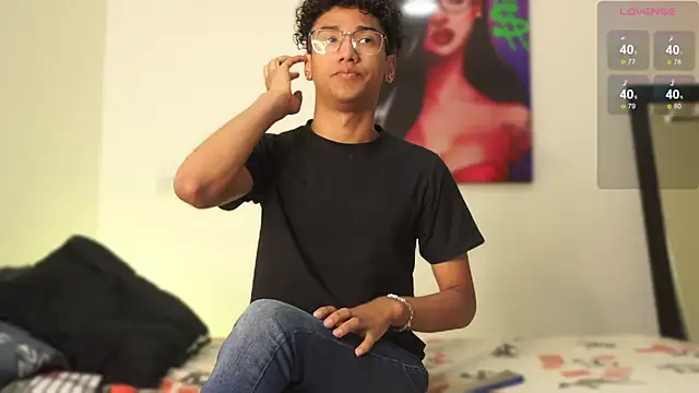 Snapshot of harrytwink18 chatting on December 2024 01:13:01 PM harrytwink18 online show from December 2024 01:13:01 PM