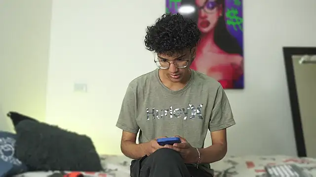 Snapshot of harrytwink18 chatting on December 2024 01:33:02 PM harrytwink18 online show from December 2024 01:33:02 PM