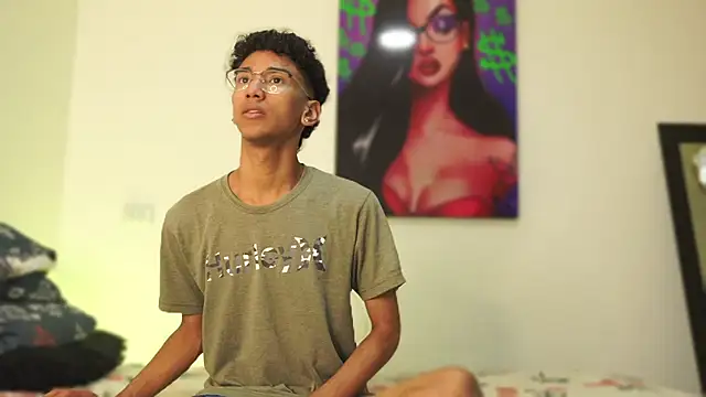 Snapshot of harrytwink18 chatting on December 2024 01:27:02 PM harrytwink18 online show from December 2024 01:27:02 PM