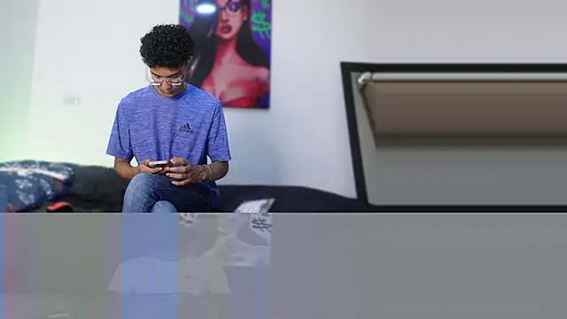 Snapshot of harrytwink18 chatting on December 2024 01:24:02 PM harrytwink18 online show from December 2024 01:24:02 PM