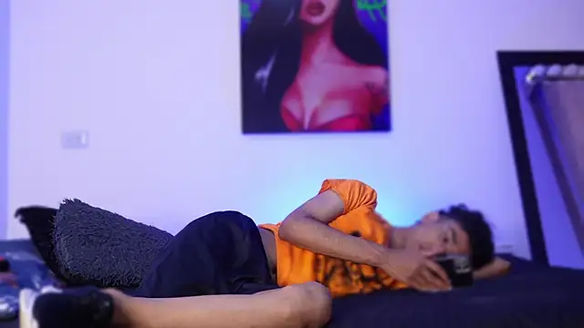 Snapshot of harrytwink18 chatting on December 2024 01:21:02 PM harrytwink18 online show from December 2024 01:21:02 PM