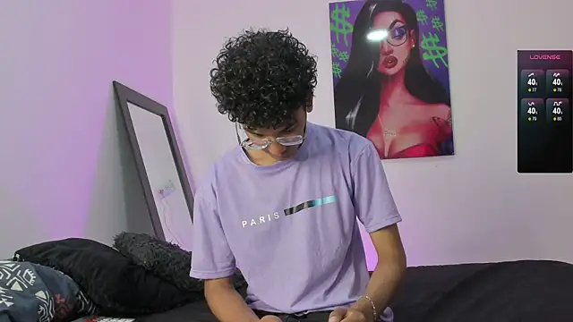 Snapshot of harrytwink18 chatting on January 2025 01:27:01 PM harrytwink18 online show from January 2025 01:27:01 PM