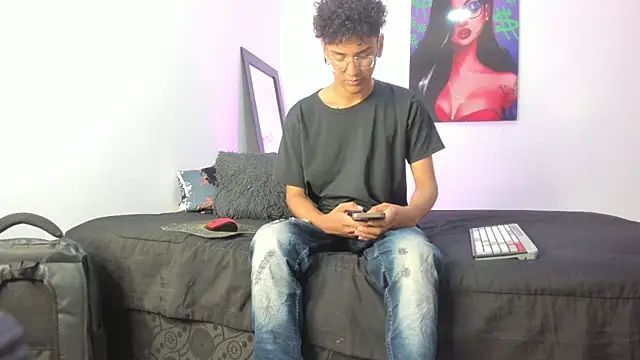 Snapshot of harrytwink18 chatting on February 2025 01:17:02 PM harrytwink18 online show from February 2025 01:17:02 PM