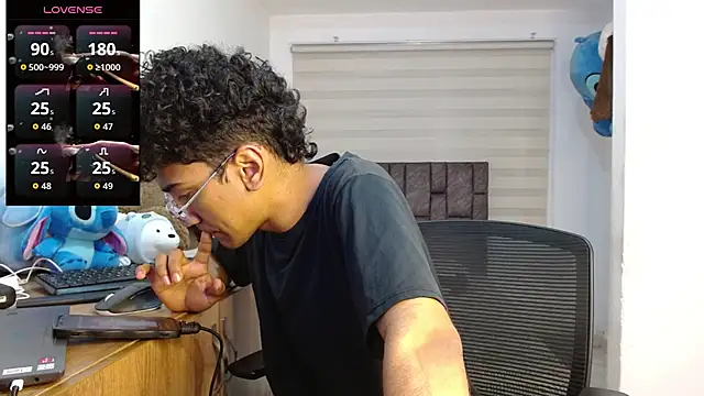 Snapshot of harrytwink18 chatting on September 2025 05:46:02 PM harrytwink18 online show from September 2025 05:46:02 PM