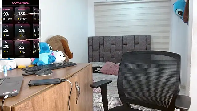 Snapshot of harrytwink18 chatting on September 2025 03:47:02 PM harrytwink18 online show from September 2025 03:47:02 PM