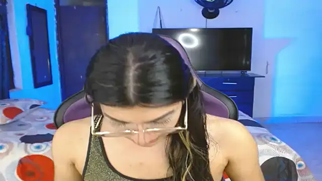 Snapshot of engielphoenis14 chatting on March 2025 06:32:01 AM engielphoenis14 online show from March 2025 06:32:01 AM