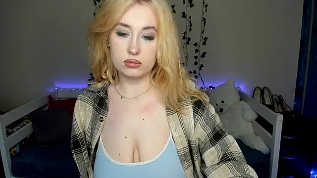 Emily Gin online show from October 2025 02:48:01 AM