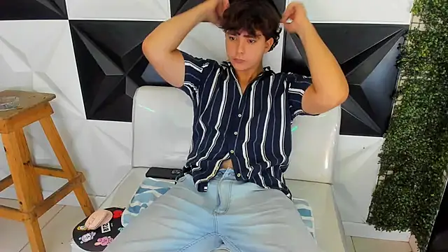 Dani cumboy online show from November 2025 02:39:02 PM