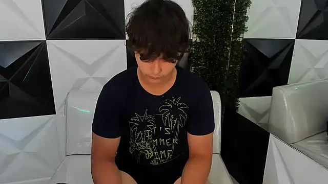 Dani cumboy online show from November 2025 01:32:02 PM