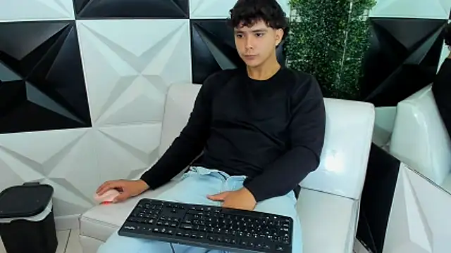 Dani cumboy online show from November 2025 01:45:02 PM