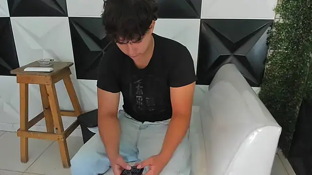 Dani cumboy online show from November 2025 01:35:02 PM