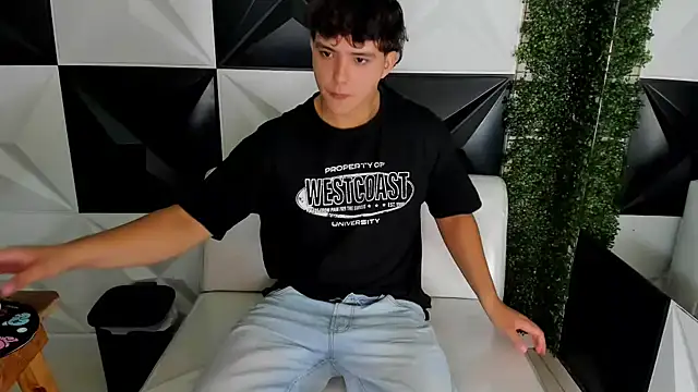 Dani cumboy online show from November 2025 02:42:01 PM