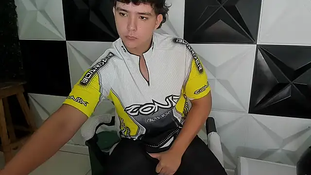 Dani cumboy online show from December 2025 02:22:02 PM