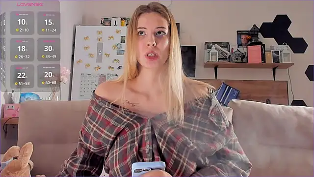 Girl alone home online show from November 2025 03:45:02 PM